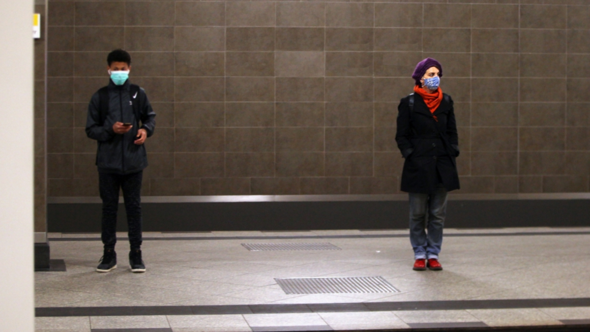 FahrgÃ¤ste mit Mund-Nasen-Schutz - Foto: über dts Nachrichtenagentur