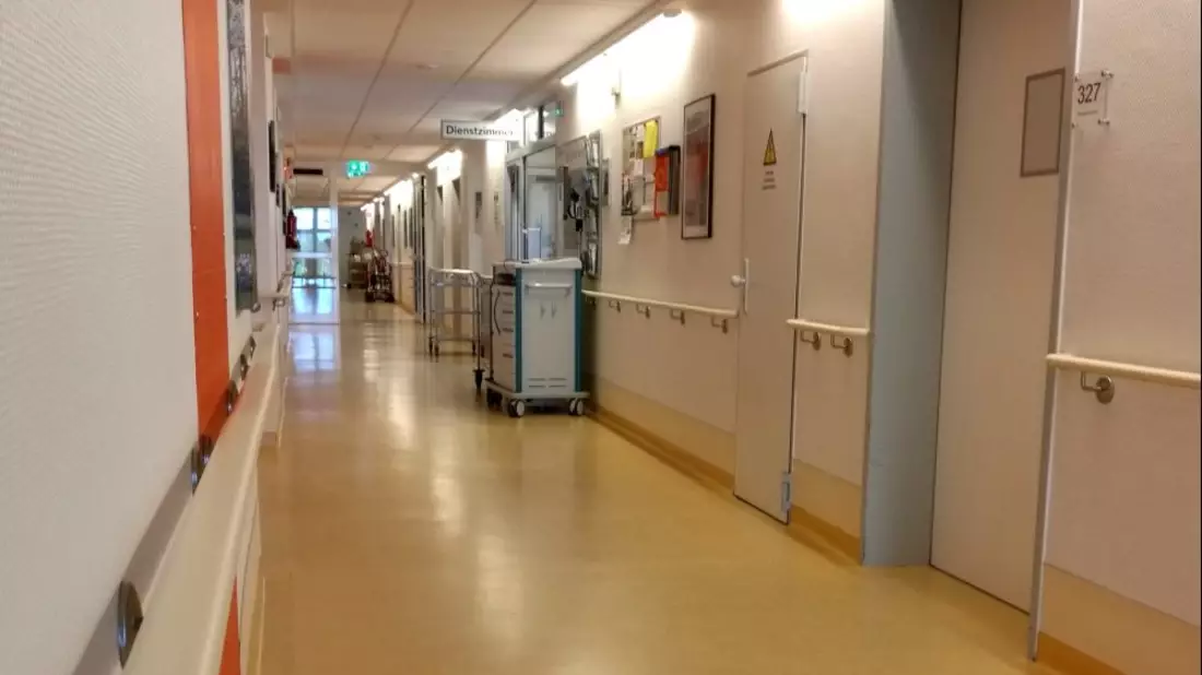Krankenhausflur, Illustration mit AI erstellt.