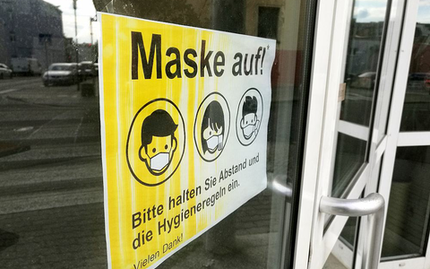 Schild mit der Aufschrift Maske auf - Foto: über dts Nachrichtenagentur