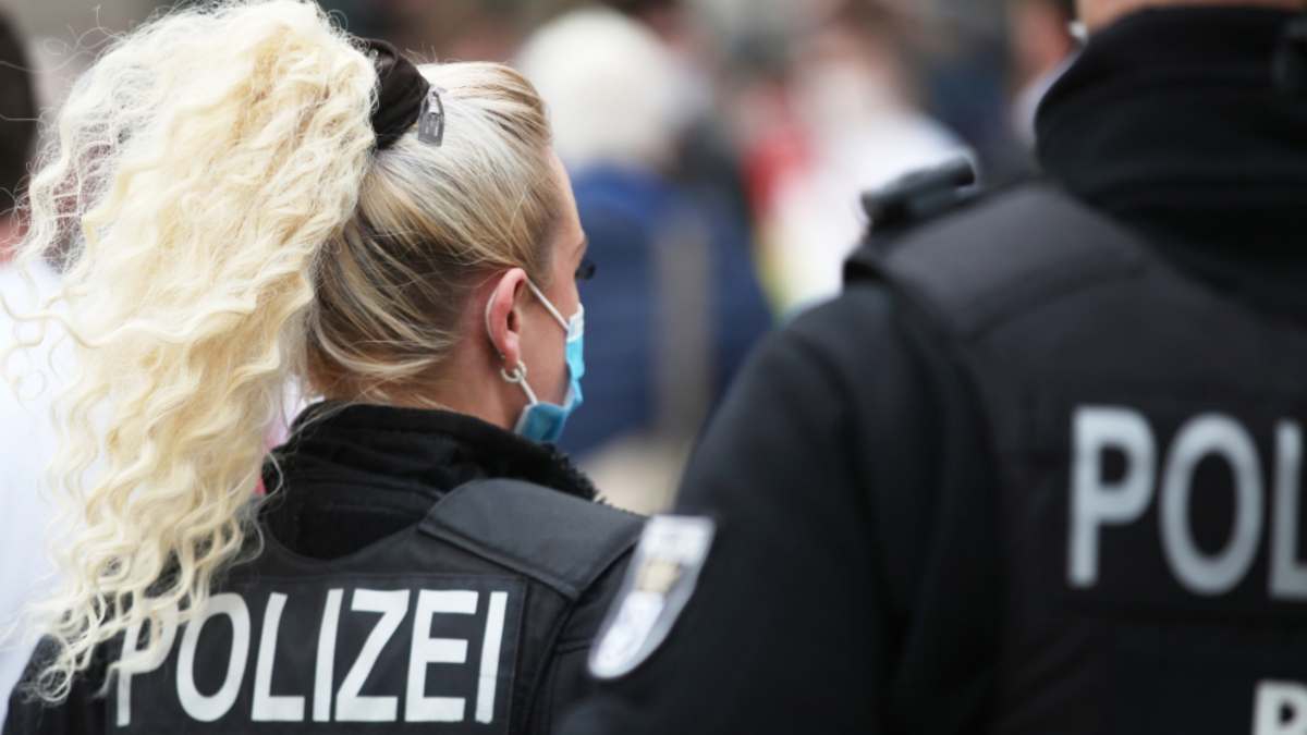 Polizei mit Mundschutz - Foto: über dts Nachrichtenagentur