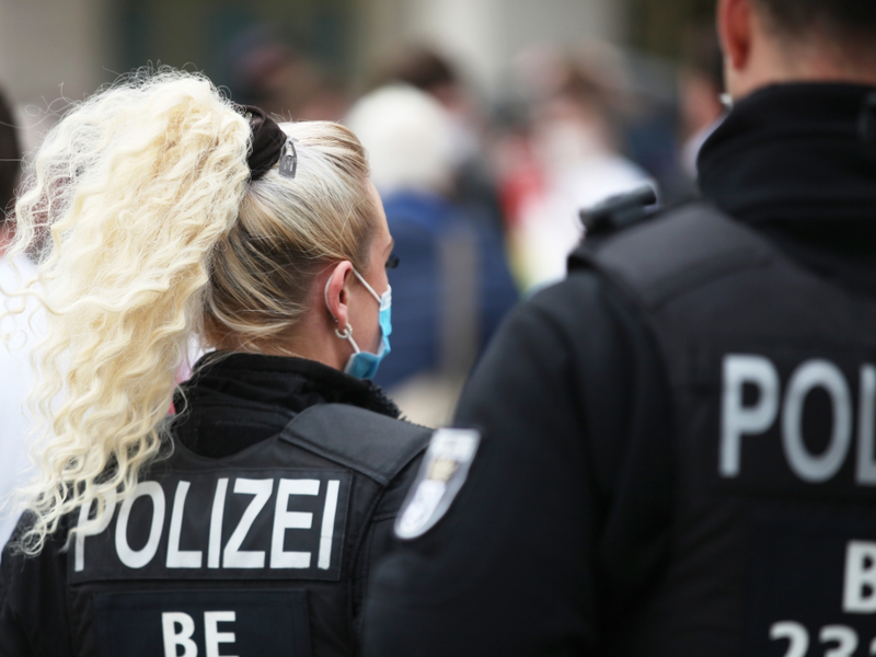 Polizei mit Mundschutz - Foto: über dts Nachrichtenagentur