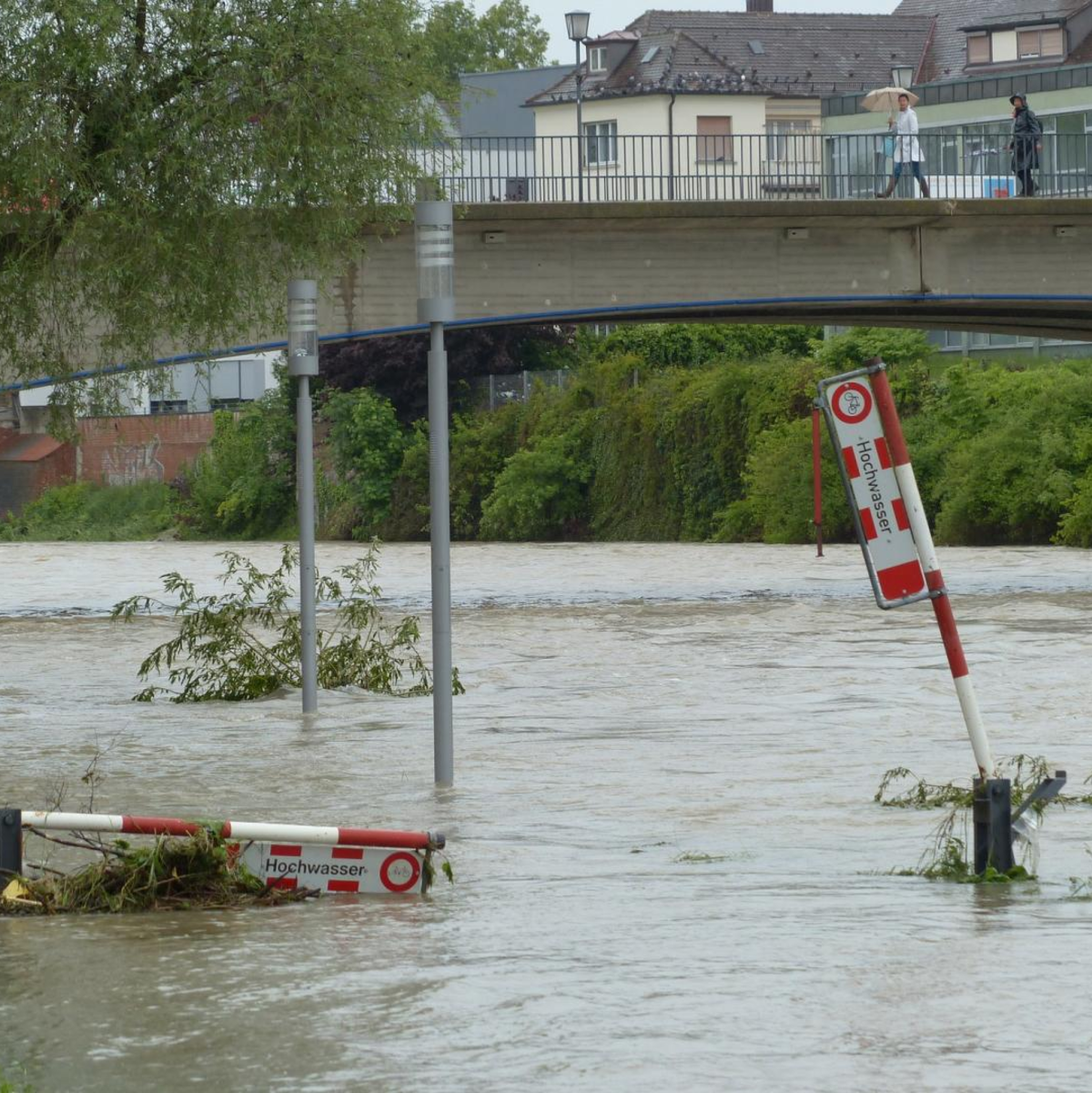 Hochwasser führt regelmäßig zu Schäden an Privathäusern. Eine Hausratversicherung hilft, damit die Belastung nicht zu hoch ist. - Foto: pixabay.com © Hans Braxmeier (CCO Creative Commons)