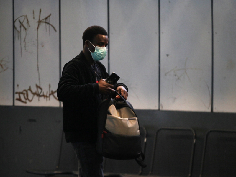 Mann mit Mund-Nasen-Schutz - Foto: über dts Nachrichtenagentur