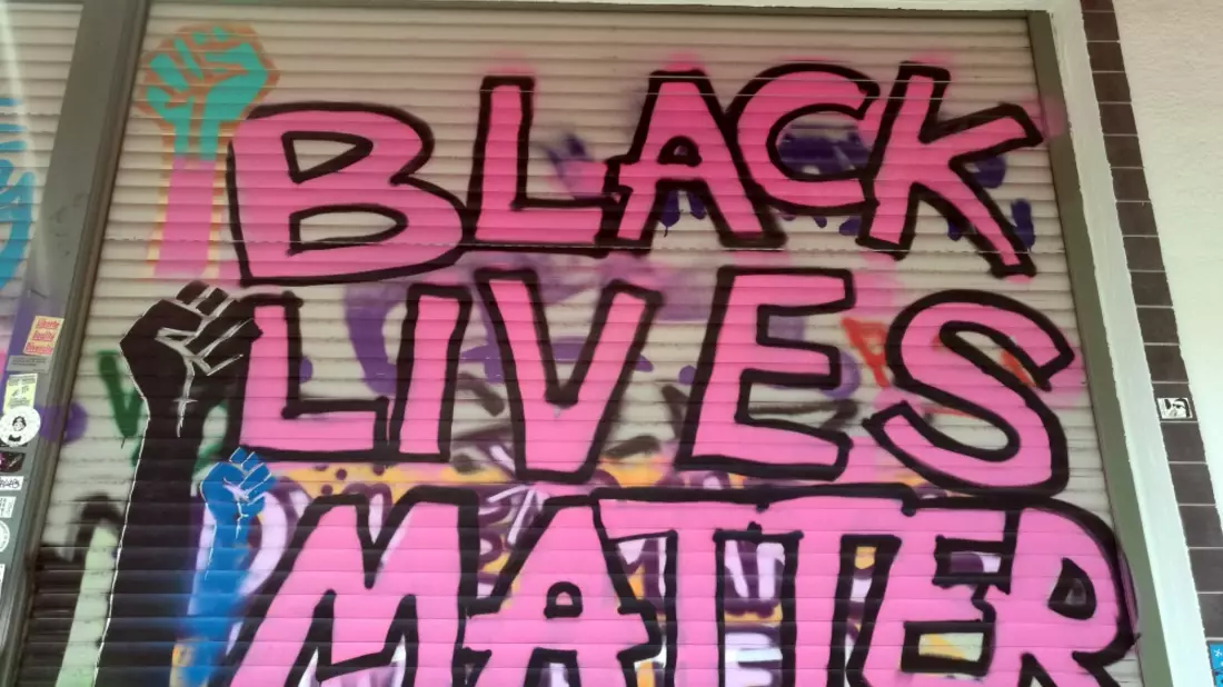 Schriftzug Black lives matter - Bild: über dts Nachrichtenagentur