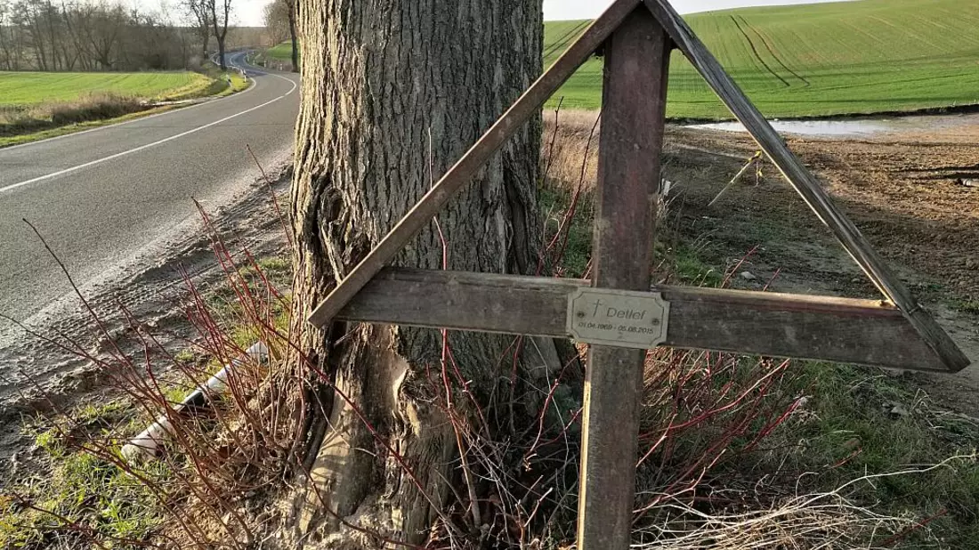 Unfallkreuz an Straßenrand (Archiv) - Bild: über dts Nachrichtenagentur