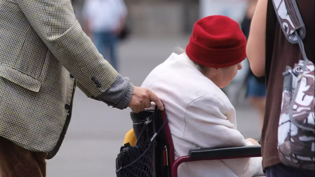 Seniorin im Rollstuhl - Bild: ?ber dts Nachrichtenagentur