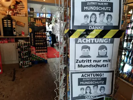 Hinweis auf Mund-Nasen-Schutz in einem Späti - Foto: ?ber dts Nachrichtenagentur