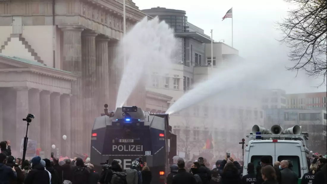 Wasserwerfereinsatz am 18.11.2020 - Bild: ?ber dts Nachrichtenagentur