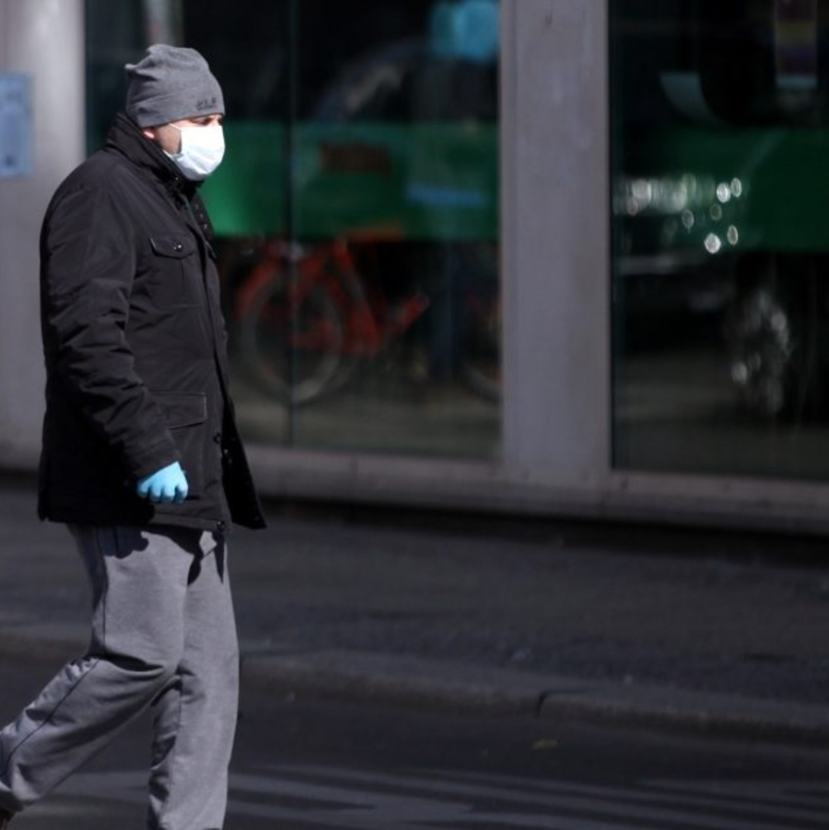 Mann mit Atemschutzmaske - Foto: über dts Nachrichtenagentur