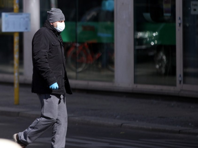 Mann mit Atemschutzmaske - Foto: über dts Nachrichtenagentur