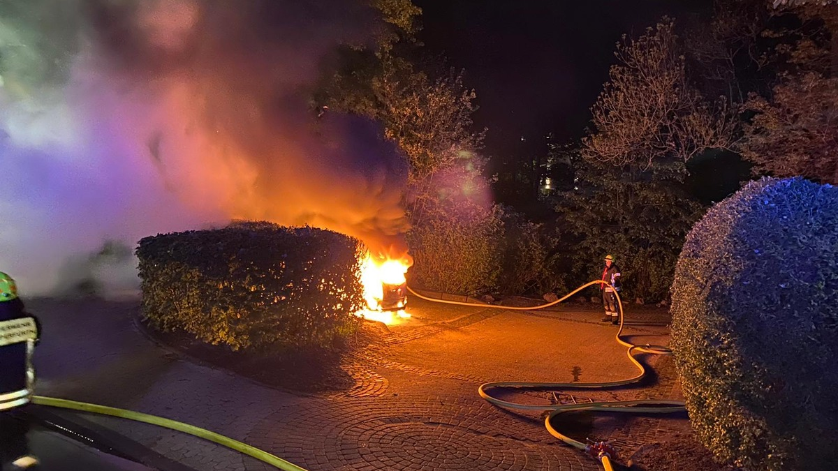 POL-PDKH: Vollbrand eines PKW auf der B41 - Foto: presseportal.de