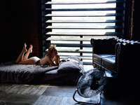 Ventilatoren beeinflussen das Raumklima positiv, da sie den Luftaustausch voranbringen. Sie vermischen warme und kalte Luft miteinander, wodurch der Raum merklich abkühlt.  - Foto: pixabay.com © victoria_borodinova (CC0 Creative Commons) 