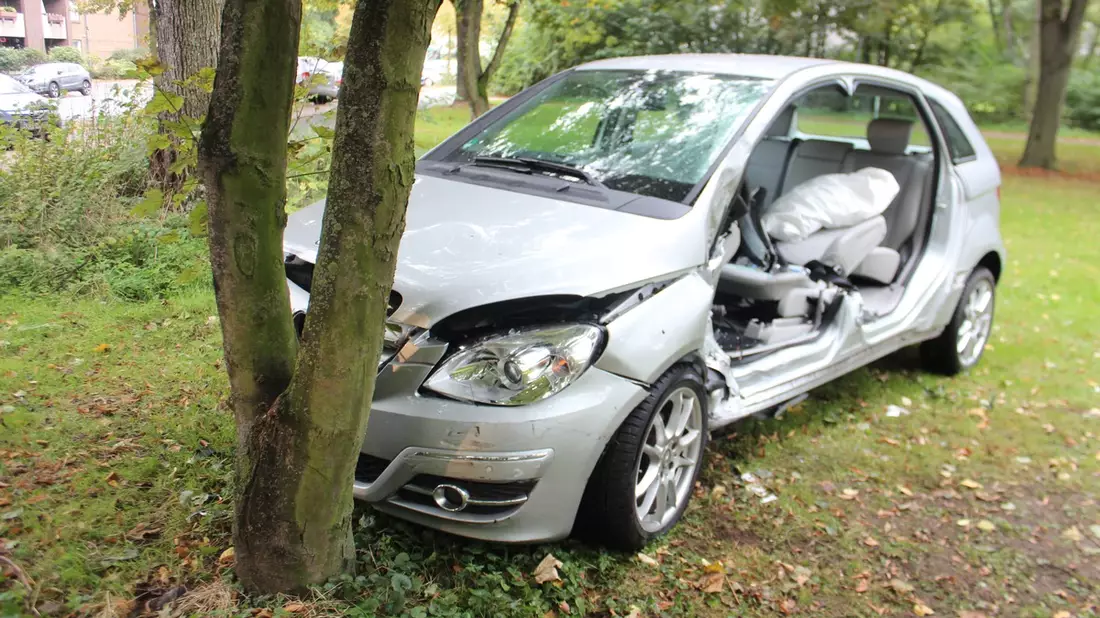 POL-KLE: Kranenburg - Große Verkehrskontrolle der Kreis Klever Polizei am Tennisschläger Cannabis-Geruch in der Luft führte zur Blutprobe - Bild: presseportal.de