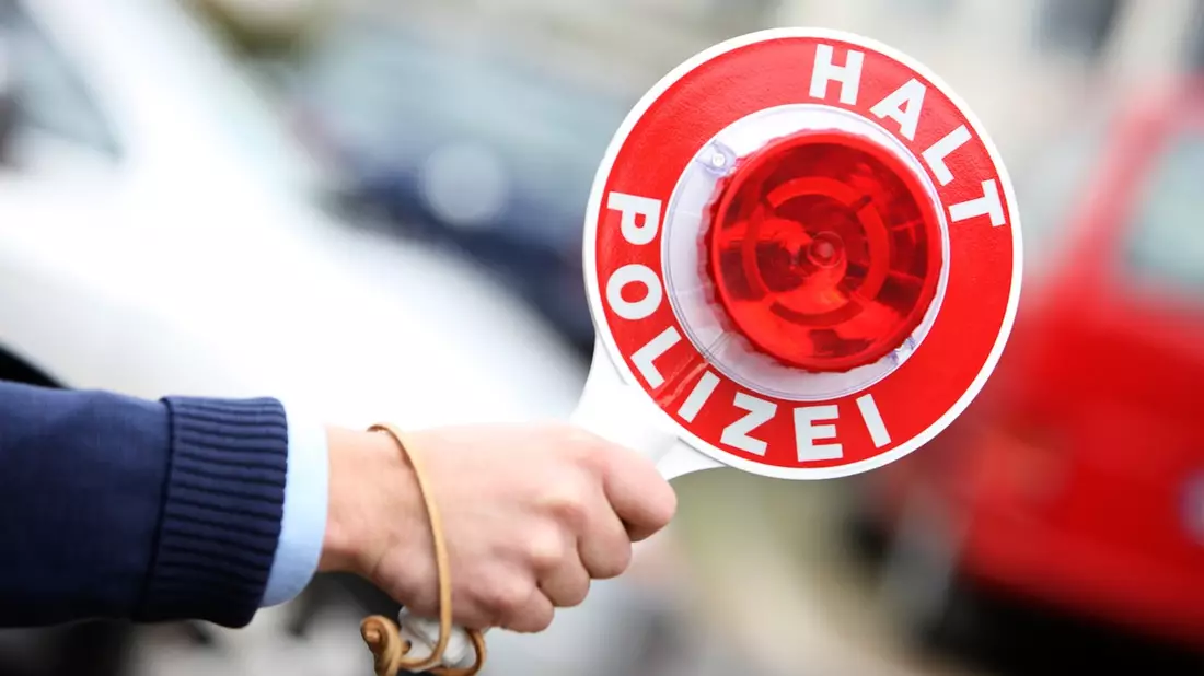 POL-ME: Verdacht des illegalen Fahrzeugrennens: Polizei stellt Fahrzeuge und Führerscheine sicher - Langenfeld - 2408082 - Bild: presseportal.de