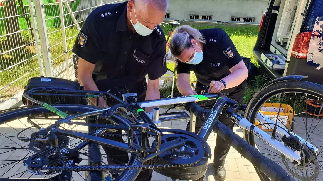 POL-OF: Kostenfreie Fahrradcodieraktion - Finger Weg: Mein Rad ist codiert! - Hanau - Bild: presseportal.de