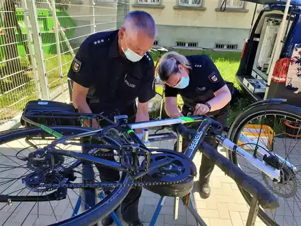 POL-OF: Kostenfreie Fahrradcodieraktion - Finger Weg: Mein Rad ist codiert! - Hanau - Foto: presseportal.de