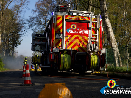 FW-MG: Person unter PKW eingeklemmt - Foto: presseportal.de