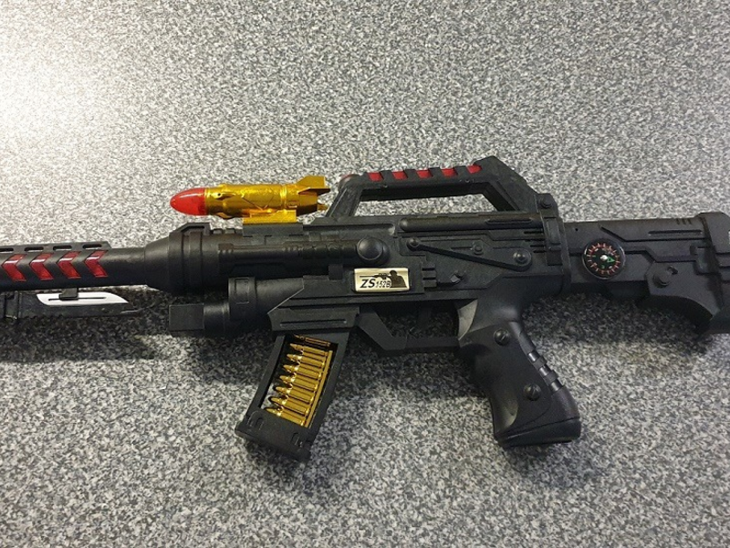 BPOLD FRA: An der Luftsicherheitskontrolle: Augenscheinliche Schusswaffe entpuppt sich als Spielzeugwaffe - Foto: presseportal.de