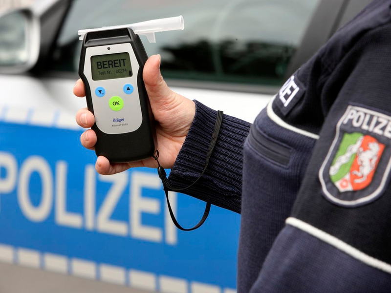 POL-ME: Alkoholisierte Autofahrerin kollidiert mit Baum - Velbert - 2407026 - Foto: presseportal.de