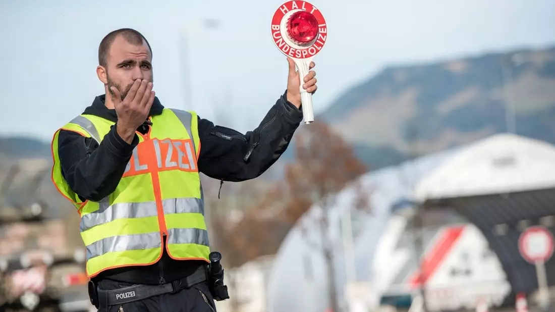 Bundespolizeidirektion München: Acht Italiener an Einreise gehindert / Bundespolizei verweigert mehreren Männern bei Grenzkontrollen die Einreise - Bild: presseportal.de