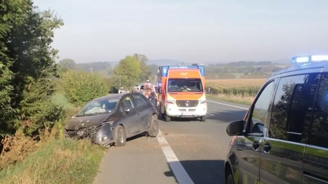 POL-HX: Auto fährt auf bremsenden Traktor auf - Bild: presseportal.de