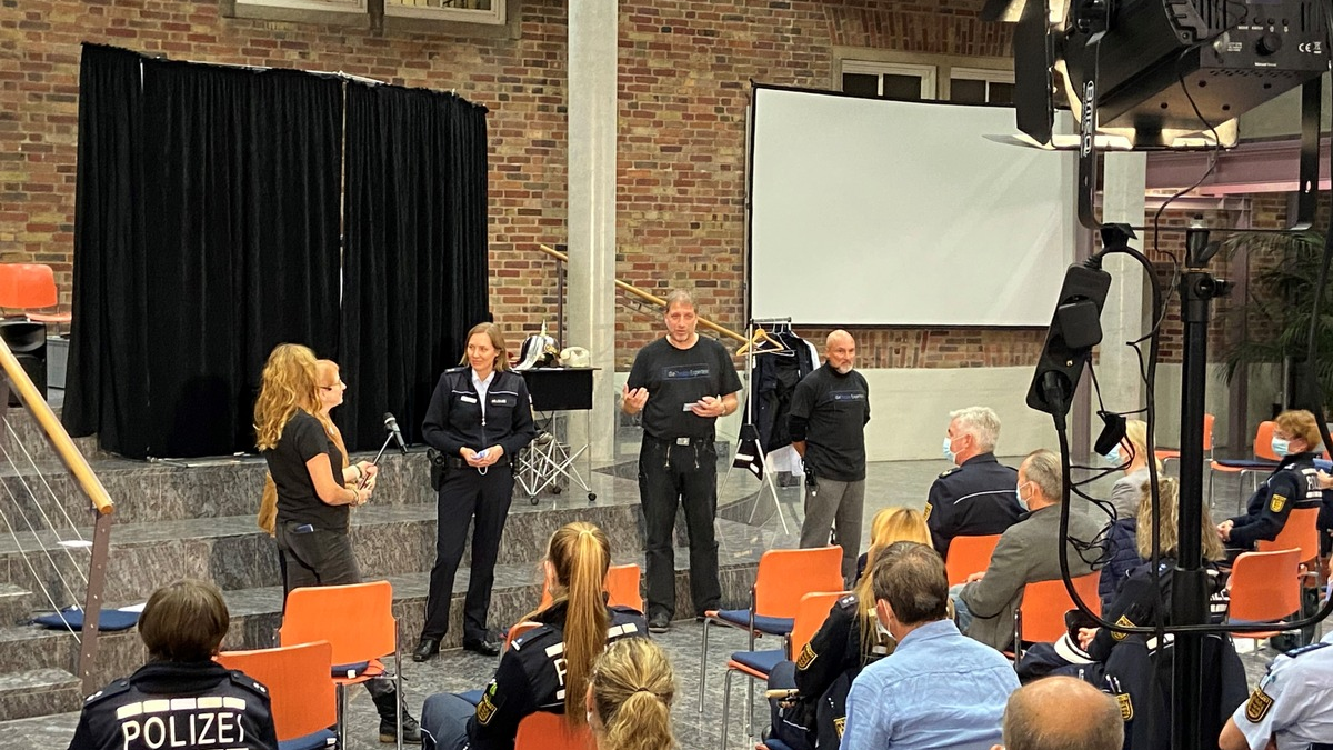 FW-Velbert: Dachstuhlbrand und mehrere Paralleleinsätze - Foto: presseportal.de