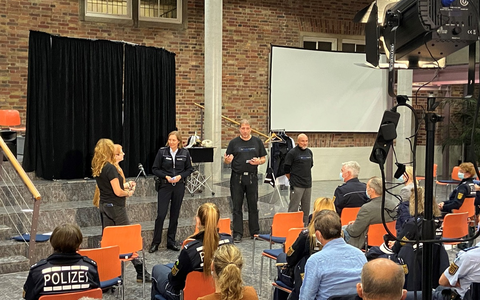 FW-MH: Brand in Müllsammelbehälter in Hochhaus am Hans-Böckler-Platz - Foto: presseportal.de