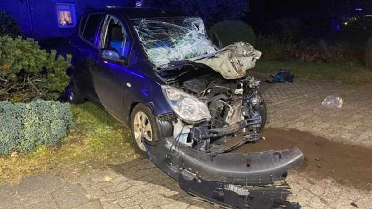 POL-STD: 76-jährige Jorkerin durch falsche Polizeibeamte um mehrere zehntausend Euro betrogen, A 26 nach Unfall für 2,5 Stunden zwischen Jork und Buxtehude gesperrt - Foto: presseportal.de