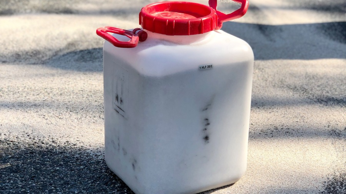 FW Alpen: Ölspur - Foto: presseportal.de