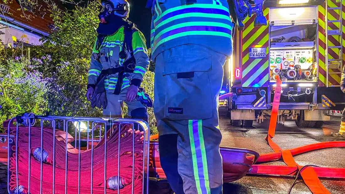 FW Dresden: Feuerwehr rettet eine Person aus brennender Wohnung - Bild: presseportal.de