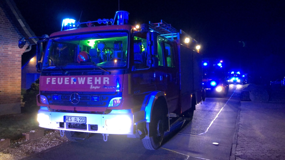 FW Alpen: Verdächtiger Rauch und Sturmschäden - Foto: presseportal.de