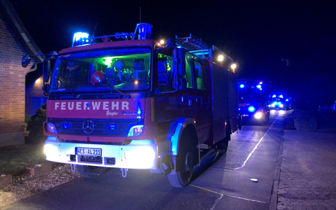 FW Alpen: Verdächtiger Rauch und Sturmschäden - Foto: presseportal.de