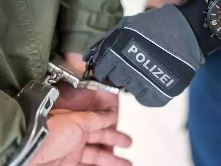 BPOL-BadBentheim: Busfahrt endet im GefÀngnis - Foto: presseportal.de
