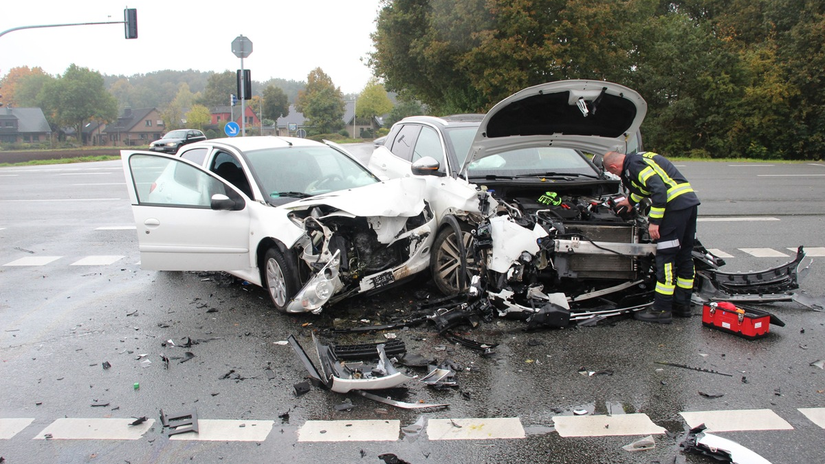 POL-COE: Coesfeld, B525/ Autos zusammengestoßen - Foto: presseportal.de