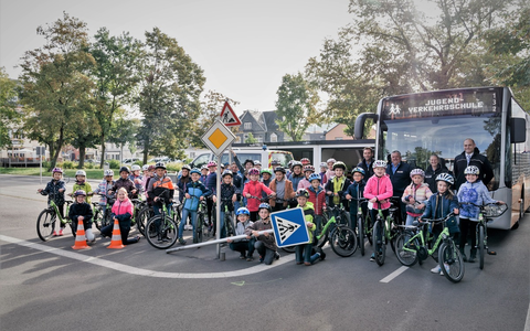 POL-NOM: Kooperationsvertrag zwischen der KZ-GedenkstÀtte Moringen und der Polizeiinspektion Northeim geschlossen - Foto: presseportal.de POL-NOM: Kooperationsvertrag zwischen der KZ-GedenkstÀtte Moringen und der Polizeiinspektion Northeim geschlossen - Foto: presseportal.de