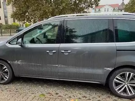 POL-HM: Motoradfahrer leicht verletzt - Unfallverursacher flüchtet - Polizei sucht Zeugen - Foto: presseportal.de