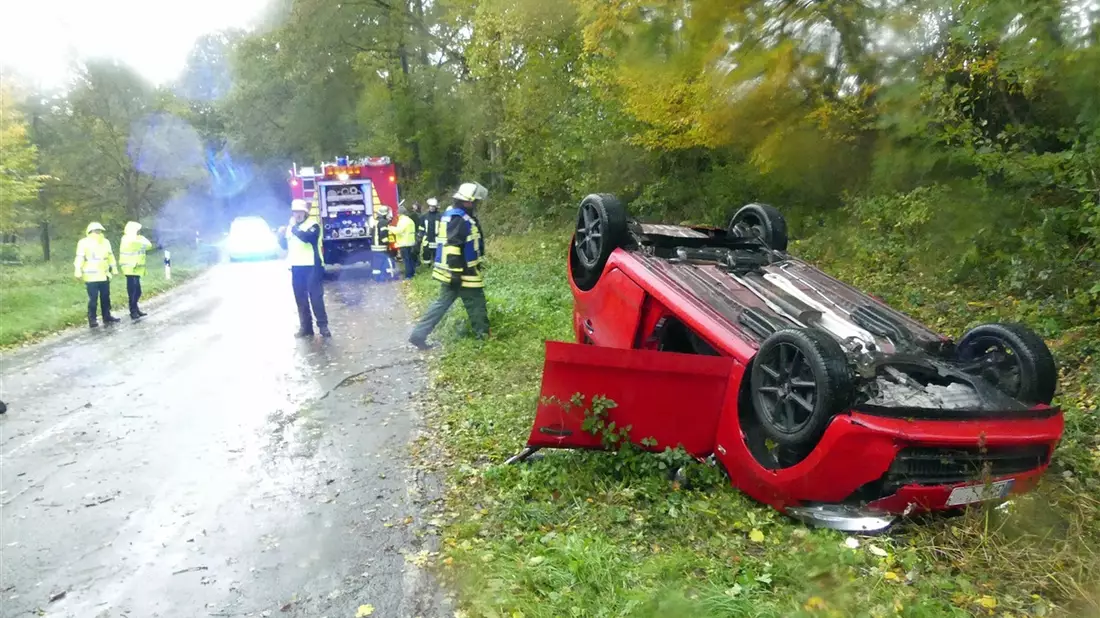 POL-GM: Unfall mit leicht verletzter Person - Fahrer flüchtet - Bild: presseportal.de