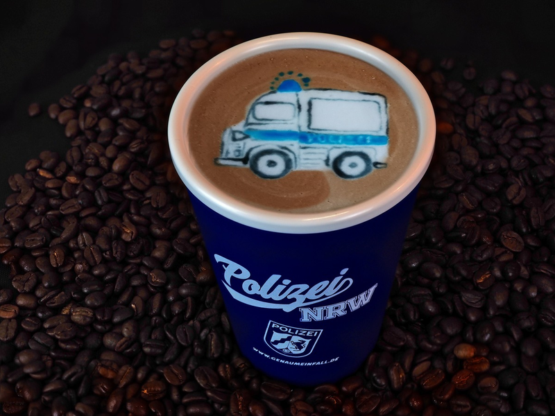 POL-Pforzheim: Einladung zu Bürgergesprächen in entspannter Atmosphäre mit der Pforzheimer Polizei. Herzlich willkommen auf dem Wochenmarkt mit einem leckeren Kaffee! - Foto: presseportal.de