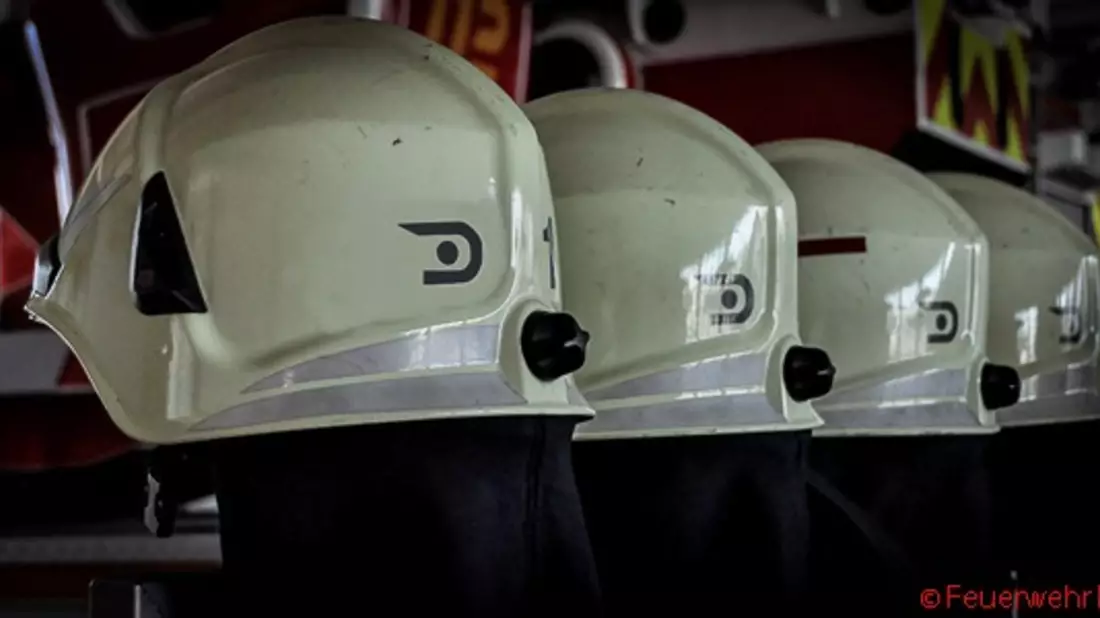 FW Dinslaken: Verkehrsunfall mit eingeklemmter Person - Bild: presseportal.de
