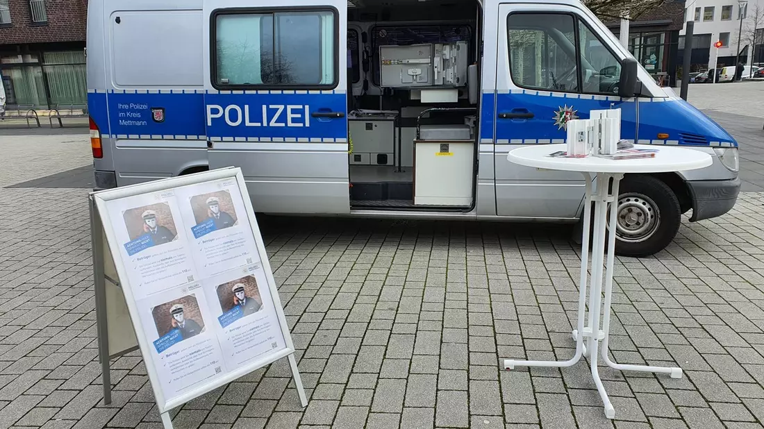 POL-ME: Die Kriminalprävention berät am Info-Mobil - Langenfeld/Mettmann/Hilden - 2404012 - Bild: presseportal.de