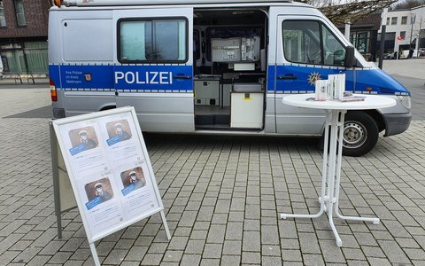 POL-ME: Die Kriminalprävention berät am Info-Mobil - Langenfeld/Mettmann/Hilden - 2404012 - Foto: presseportal.de