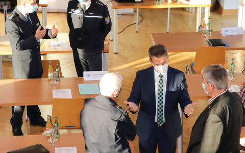 POL-KLE: Uedem - Kontrolle eines landwirtschaftlichen Fahrzeuges / Polizei untersagt Weiterfahrt - Foto: presseportal.de