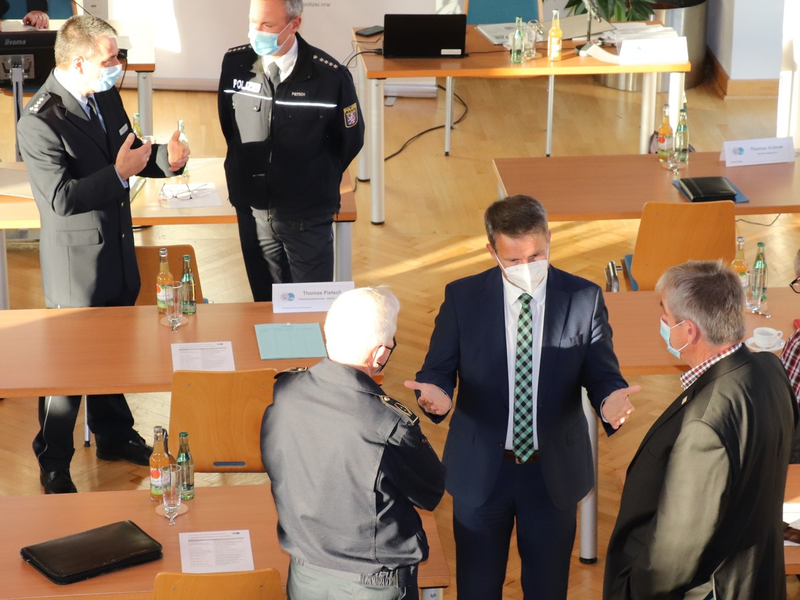 POL-KLE: Uedem - Kontrolle eines landwirtschaftlichen Fahrzeuges / Polizei untersagt Weiterfahrt - Foto: presseportal.de