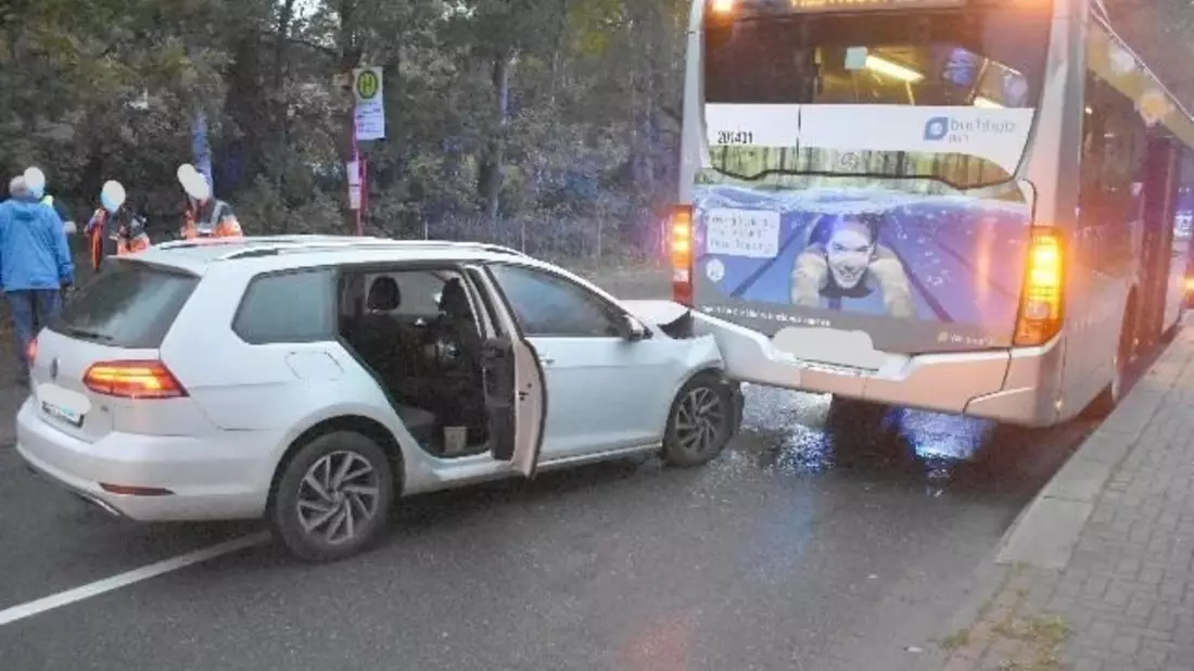 POL-PDLU: Verkehrsunfall sorgt für kurzzeitige Vollsperrung auf der L528 bei Böhl-Iggelheim - Bild: presseportal.de
