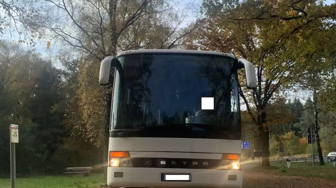 POL-SO: Anröchte-Mellricht - Bus kommt von der Fahrbahn ab. Zwei Verletzte - Bild: presseportal.de