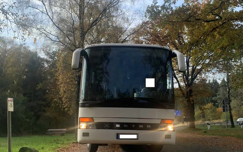 POL-PDLD: Verkehrsunfall zwischen LKW und Doppeldeckerbus - Foto: presseportal.de