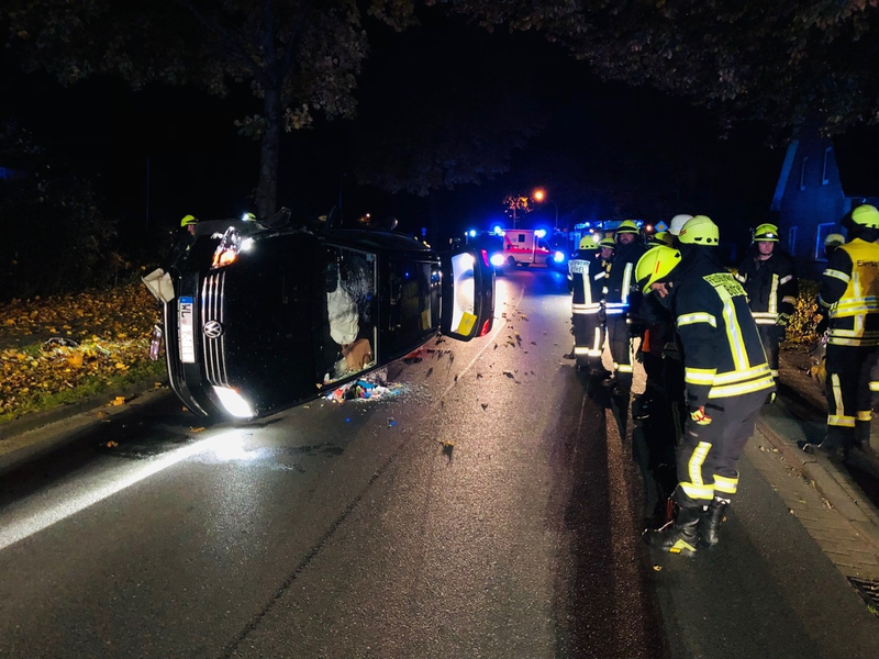 FW Norderstedt: Großer Laternenumzug in Norderstedt/ Harksheide - Foto: presseportal.de