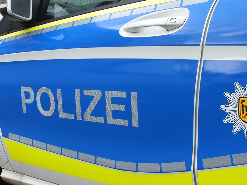 BPOL-KS: LKW kollidiert mit Schrankenbaum - Fahrer geflüchtet - Foto: presseportal.de