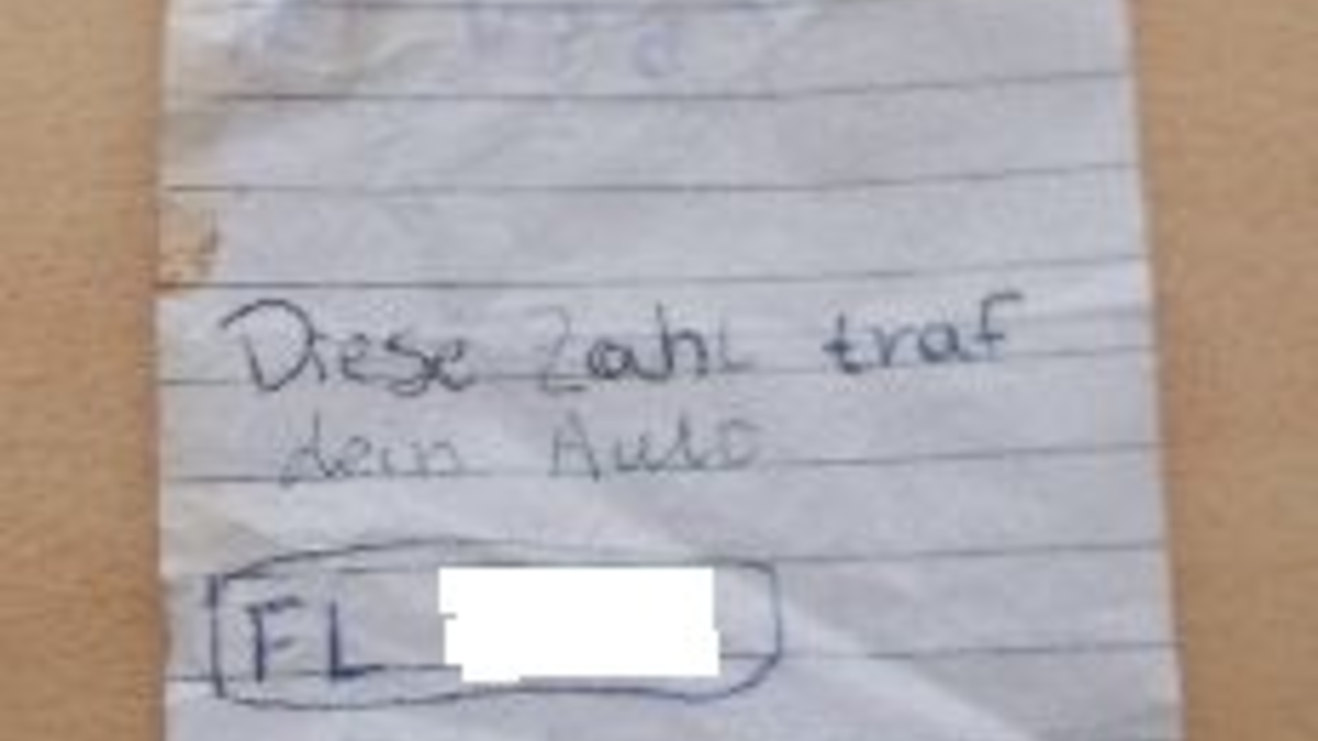 POL-HM: Zeugenaufruf: Unbekannte hinterlässt falsche Personalien - wer erkennt die Handschrift? - Foto: presseportal.de