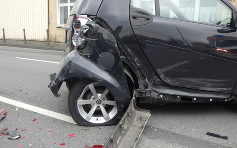 POL-GM: Auto landet auf dem Dach - Foto: presseportal.de